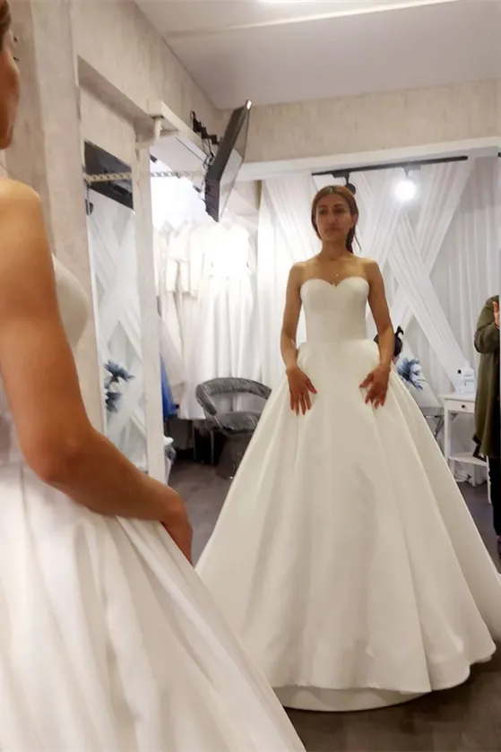 White Satin Sweetheart A-Line Sleeveless Wedding Dress