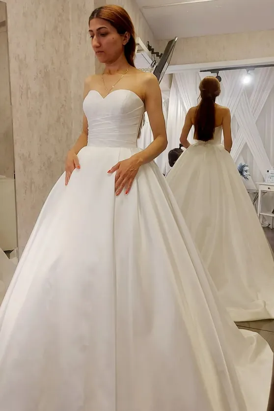White Satin Sweetheart A-Line Sleeveless Wedding Dress