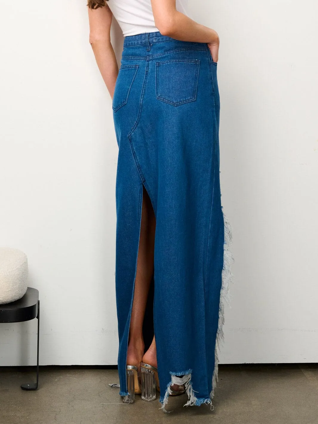 WOMEN'S BUTTON CLOSURE POCKETS DISTRESSED SLIT MAXI DENIM SKIRT