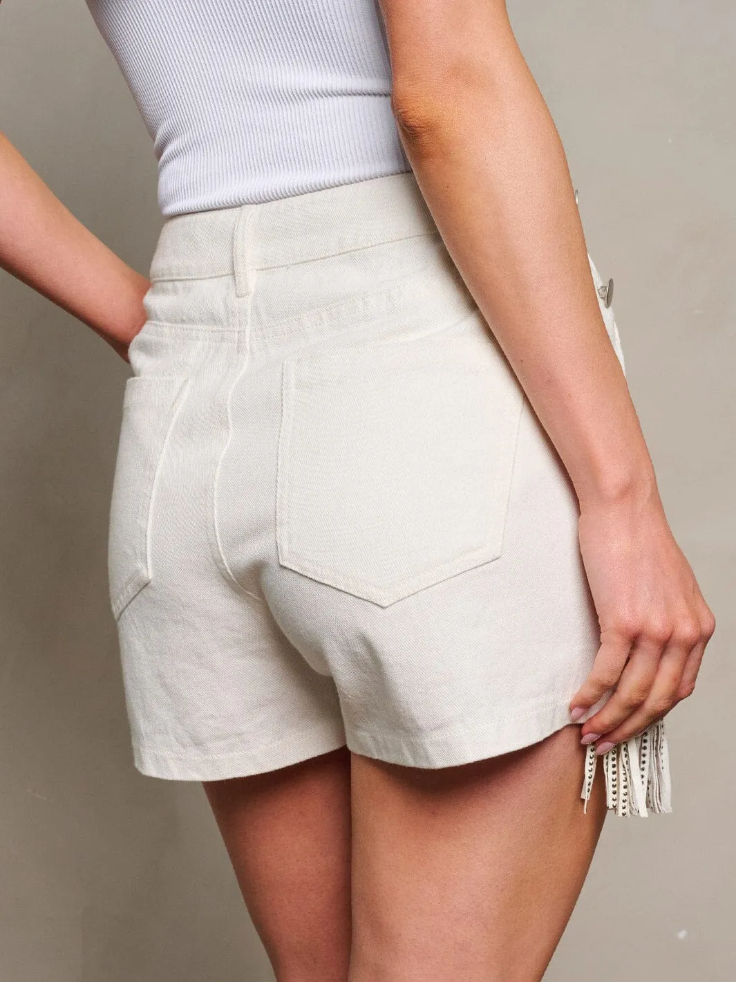 WOMEN'S BUTTON CLOSURE POCKETS FRINGE DETAILED DENIM MINI SKORT