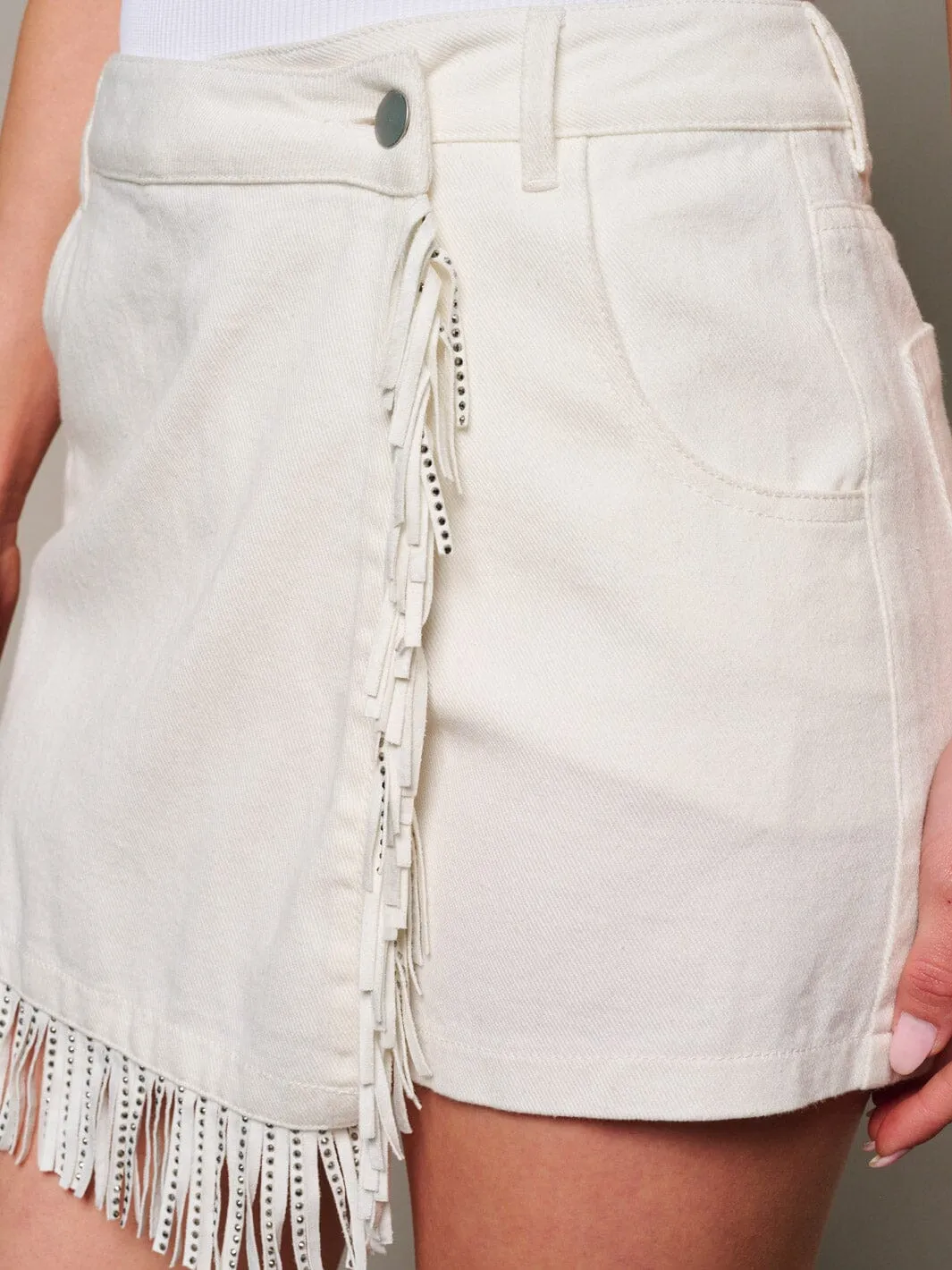WOMEN'S BUTTON CLOSURE POCKETS FRINGE DETAILED DENIM MINI SKORT