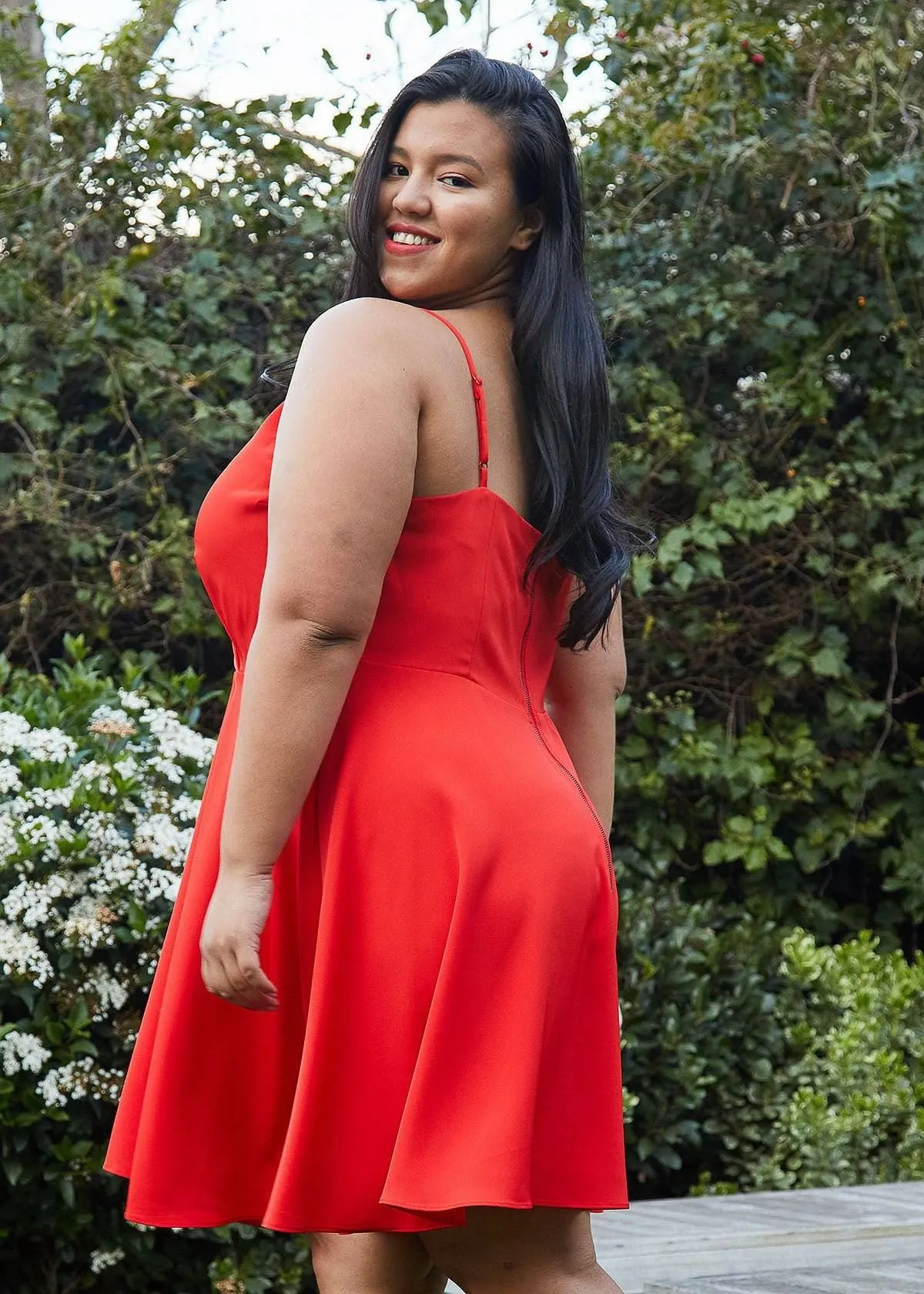 Women's Plus Size V-neck Spaghetti Strap Cocktail Dress in Poppy Red