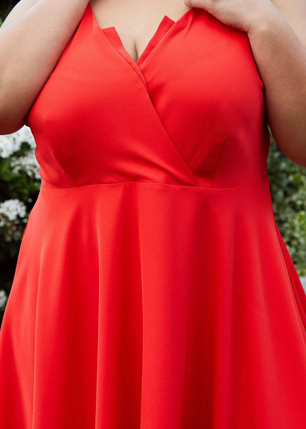 Women's Plus Size V-neck Spaghetti Strap Cocktail Dress in Poppy Red