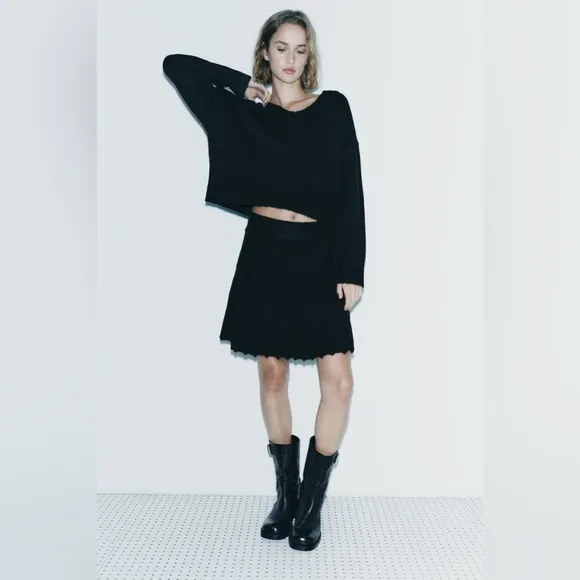 ZARA BLOGGERS’ FAVORITE PLEATED KNIT SKIRT