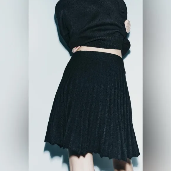 ZARA BLOGGERS’ FAVORITE PLEATED KNIT SKIRT