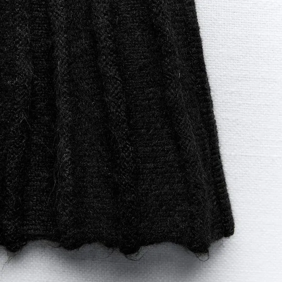 ZARA BLOGGERS’ FAVORITE PLEATED KNIT SKIRT