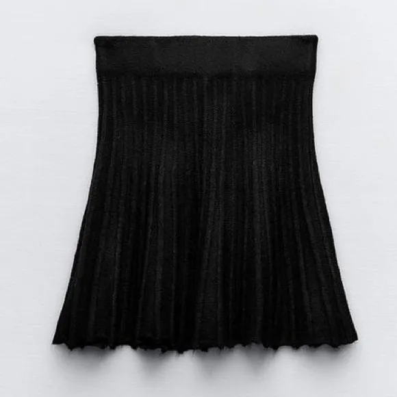 ZARA BLOGGERS’ FAVORITE PLEATED KNIT SKIRT