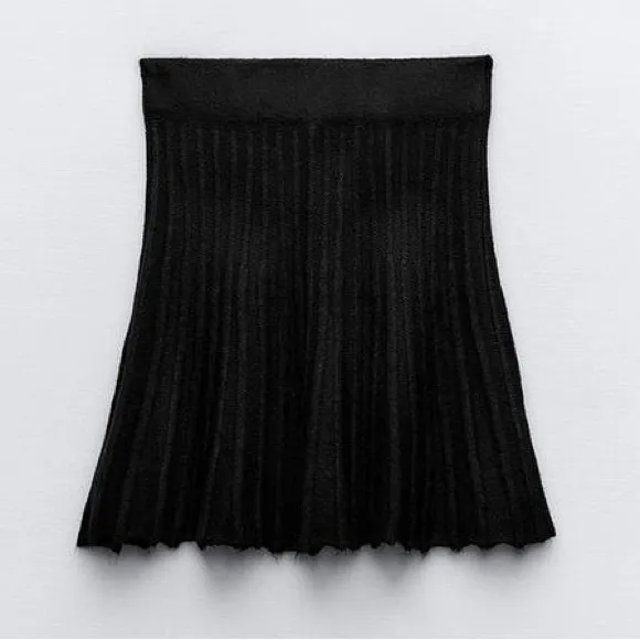 ZARA BLOGGERS’ FAVORITE PLEATED KNIT SKIRT