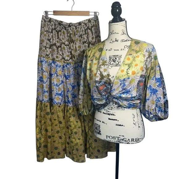 Zara Daisy Print Maxi Tiered Skirt with Coordinating Crop Top, Medium